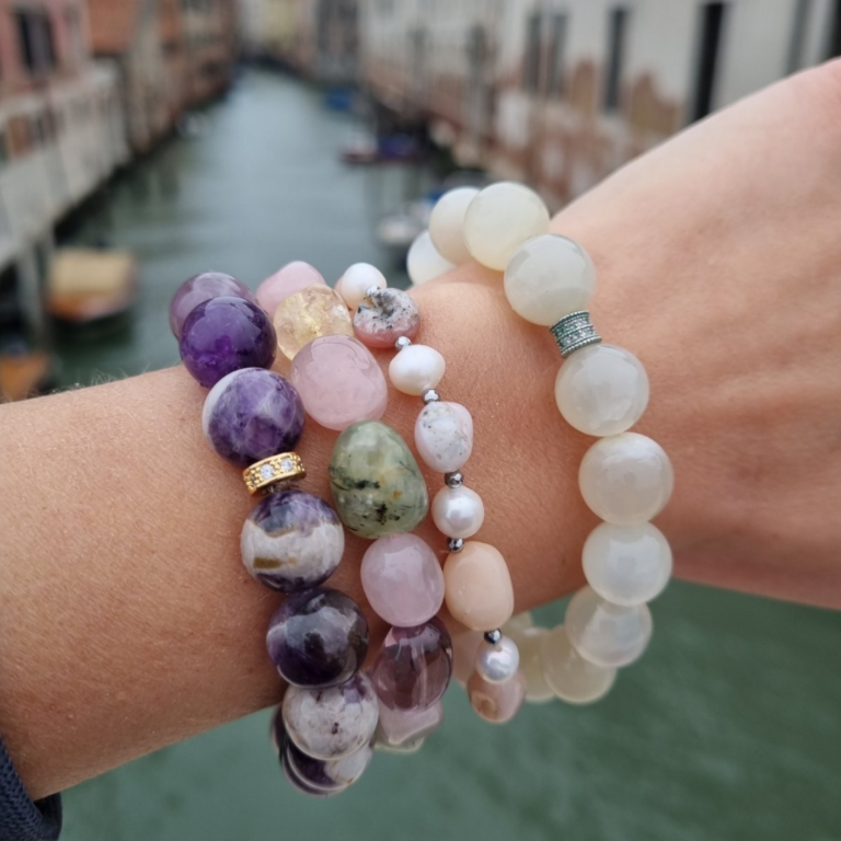 Ametistai, menulio akmuo