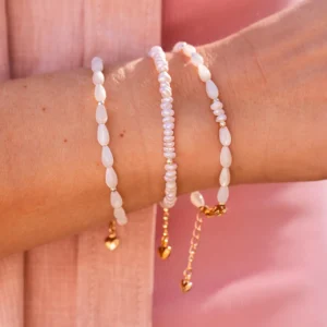 Smulkios perlų ir kriauklių apyrankės