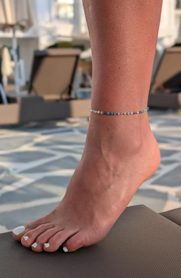 kojos grandinele kristalai