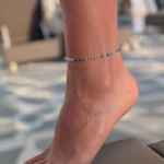 kojos grandinele kristalai