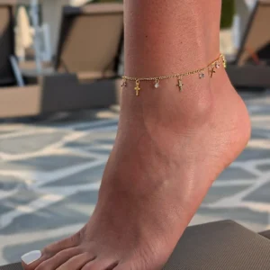 kojos grandinele paauksuota kryziukai