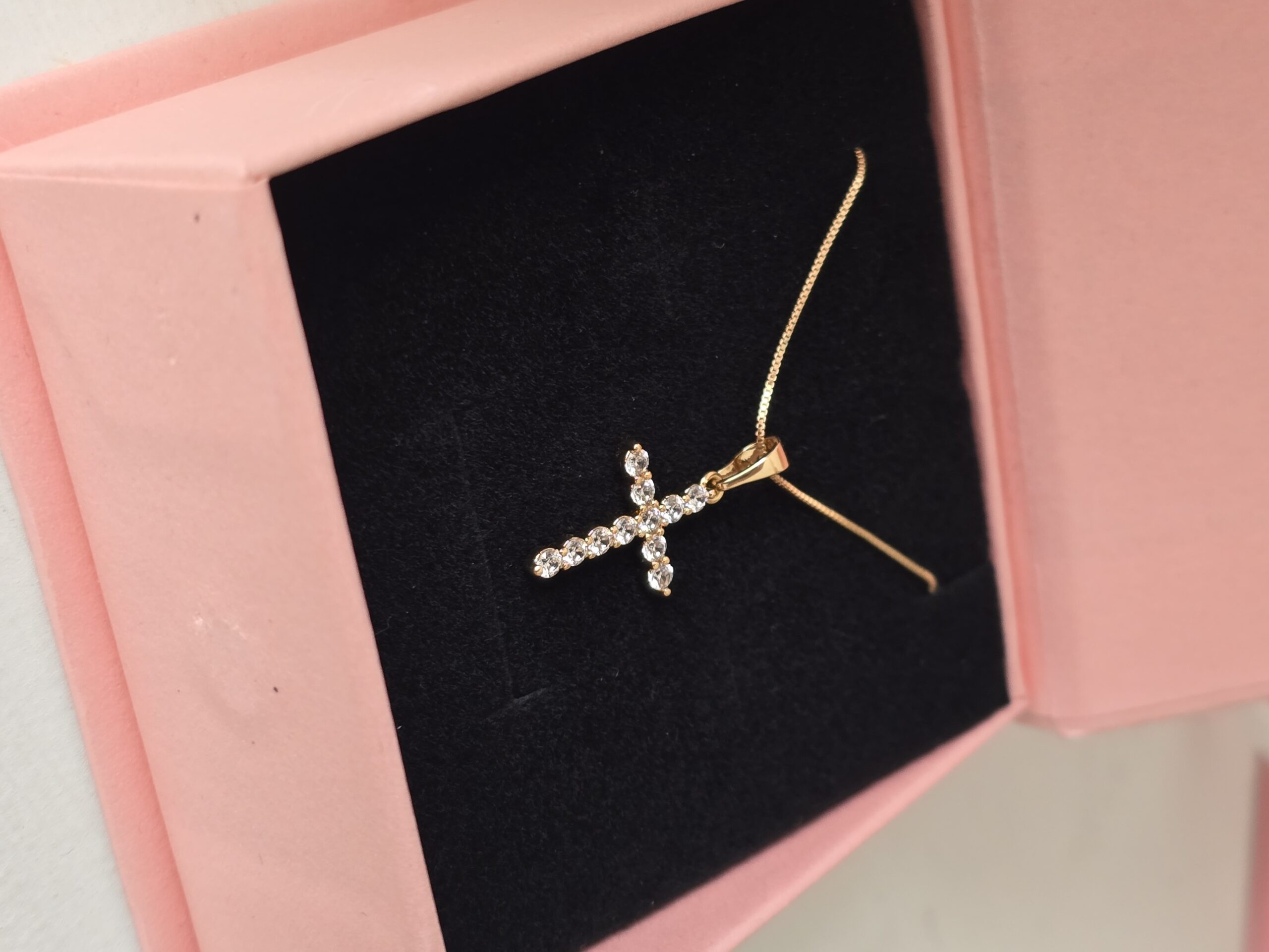 grandinele su kryzeliu