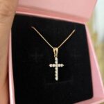 grandinele su kryzeliu